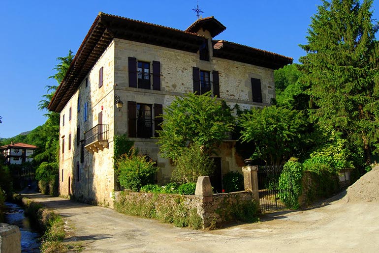 Itzea, la casa familiar de los baroja en vera de bidasoa