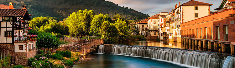 elizondo la capital del valle del baztán y uno de los pueblos con encanto en navarra