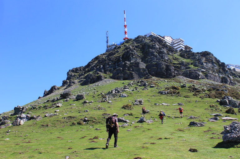 rutas de senderismo por navarra cerca de la casa rural landaburu