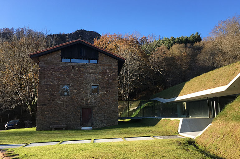 abrimos las puertas de la casa rural Landaburu borda en navarra